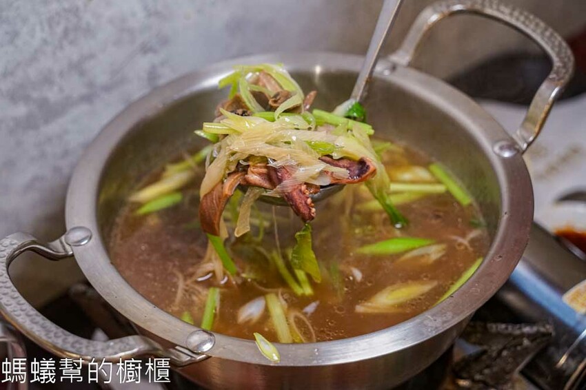 台中市南屯區有春茶館 | 台中南屯美食茶館，經典麻油雞、蜜糖粳粽冰、魷魚螺肉蒜，點心飲料高水準，聚餐包廂都合宜！ - 螞蟻幫的櫥櫃