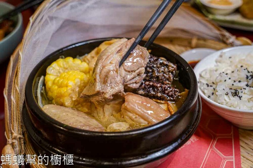 台中市南屯區有春茶館 | 台中南屯美食茶館，經典麻油雞、蜜糖粳粽冰、魷魚螺肉蒜，點心飲料高水準，聚餐包廂都合宜！ - 螞蟻幫的櫥櫃