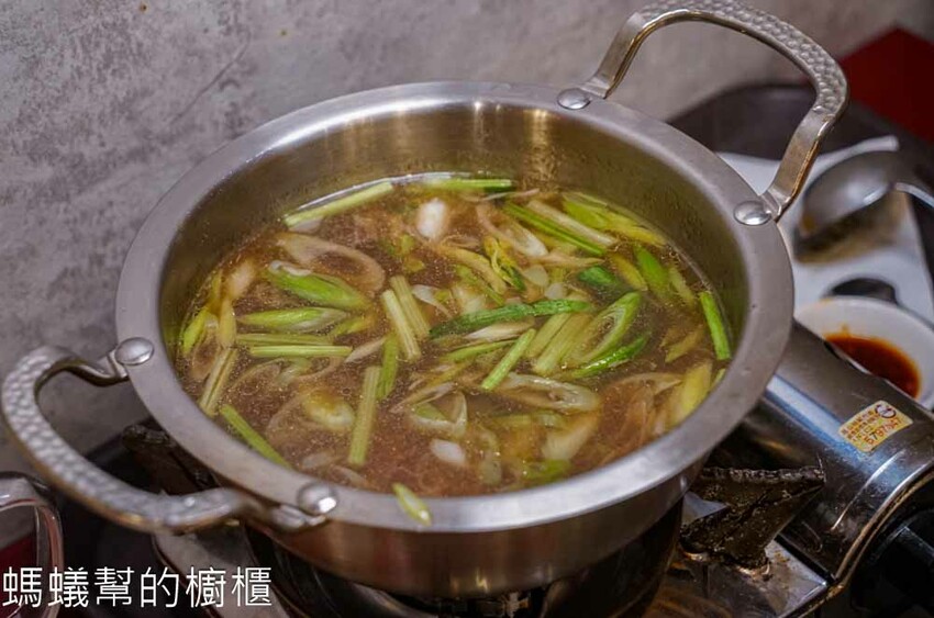 台中市南屯區有春茶館 | 台中南屯美食茶館，經典麻油雞、蜜糖粳粽冰、魷魚螺肉蒜，點心飲料高水準，聚餐包廂都合宜！ - 螞蟻幫的櫥櫃
