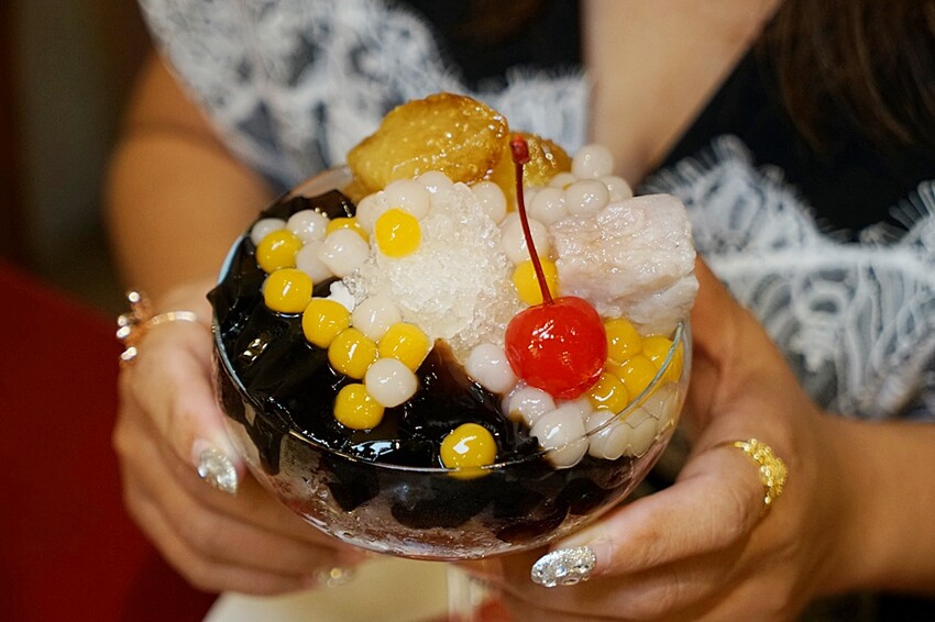 有春茶館2025全新改裝登場｜新菜單必吃經典麻油雞、蜜糖粳粽冰，復古茶館新美拍聖地！！