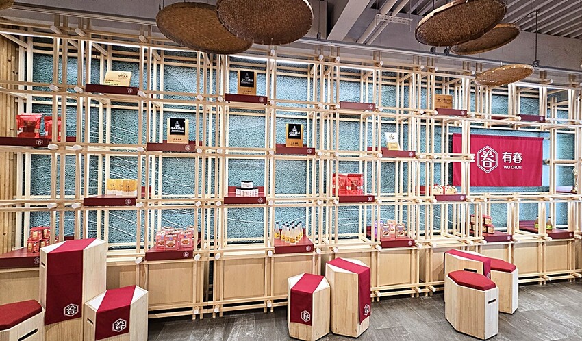 有春茶館2025全新改裝登場｜新菜單必吃經典麻油雞、蜜糖粳粽冰，復古茶館新美拍聖地！！
