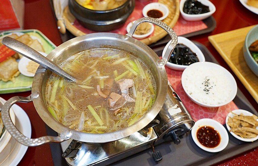 有春茶館2025全新改裝登場｜新菜單必吃經典麻油雞、蜜糖粳粽冰，復古茶館新美拍聖地！！