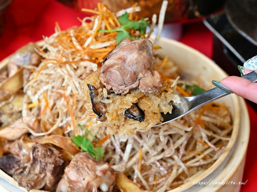 有春茶館|2025台中年菜、新年聚餐餐廳首選!輕鬆料理經典台菜澎拜上桌,訂購整組年菜享早鳥優惠再贈《免開火!巧用家電做台菜》新書 - 糖糖's 享食生活