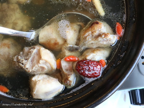 有春茶館(大墩店):台中美食│有春茶館大墩店〃裝潢充滿古色古香,餐點好吃,非常適合聚餐聊天的好所在~