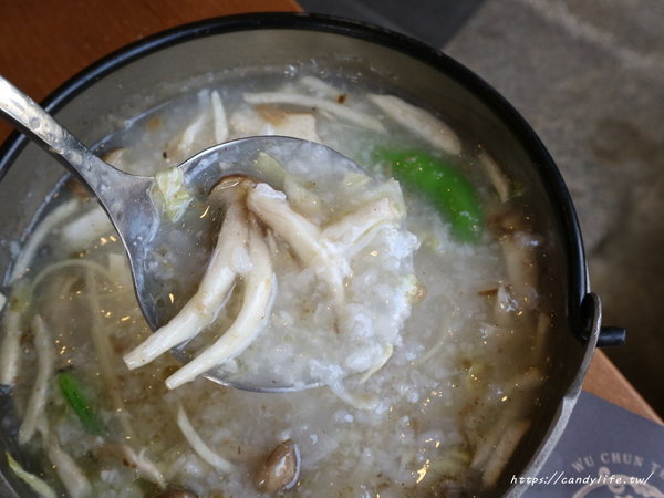 有春茶館(大墩店):台中美食│有春茶館大墩店〃裝潢充滿古色古香,餐點好吃,非常適合聚餐聊天的好所在~