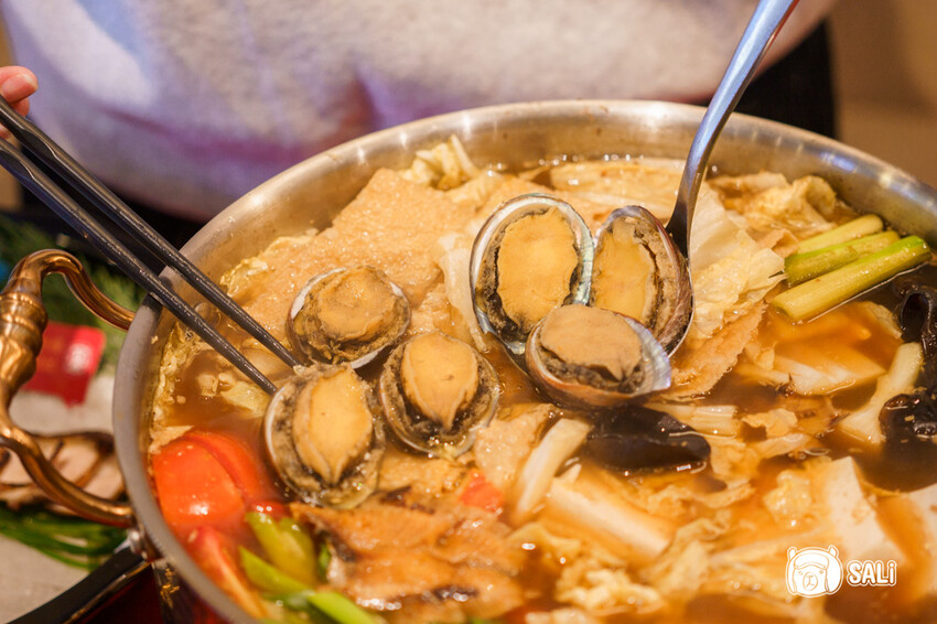 有春茶館|2025聚餐年菜推薦,經典台菜澎湃上桌,廚藝新手也能輕鬆搞定,預購再送食譜新書 - 莎笠,小日子