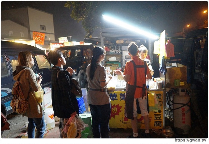 龍井自強夜市 | 大排長龍,烤臭豆腐一支10元真的很便宜!!