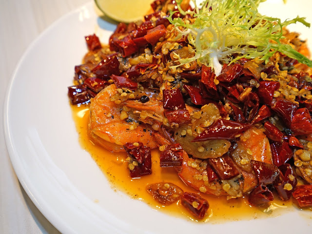 [食記] 永和 拉哩餐廳Lali。拉麵、咖哩、音樂Bar。現場專業歌手駐唱、多樣化異國料理--西班牙蒜味蝦、北印香料雞肉串超推薦!