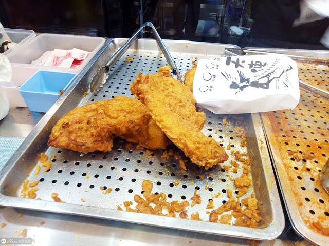 【高雄左營】天使雞排 | 瑞豐夜市人氣排隊小吃 面積大、體積厚外酥內鮮嫩