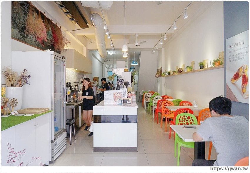 滿滿海鮮看不到底下麵條，澎湃份量一碗居然只要百元，每日限量30份！！