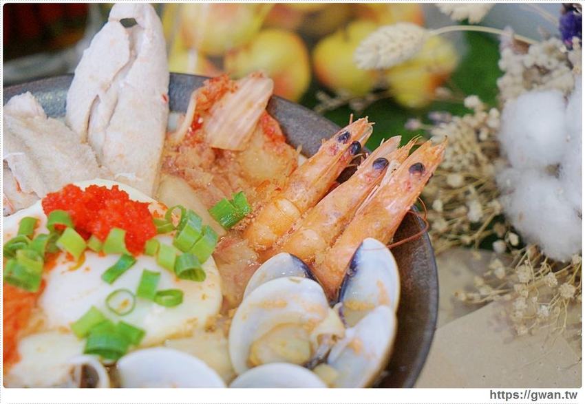 滿滿海鮮看不到底下麵條，澎湃份量一碗居然只要百元，每日限量30份！！