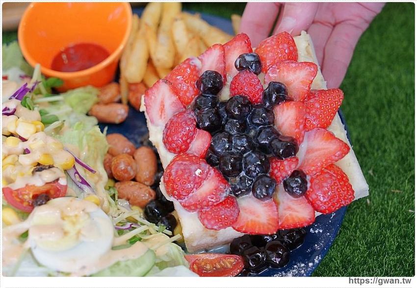 滿滿海鮮看不到底下麵條，澎湃份量一碗居然只要百元，每日限量30份！！