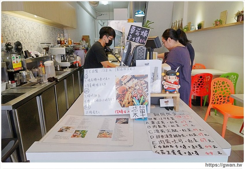 滿滿海鮮看不到底下麵條，澎湃份量一碗居然只要百元，每日限量30份！！