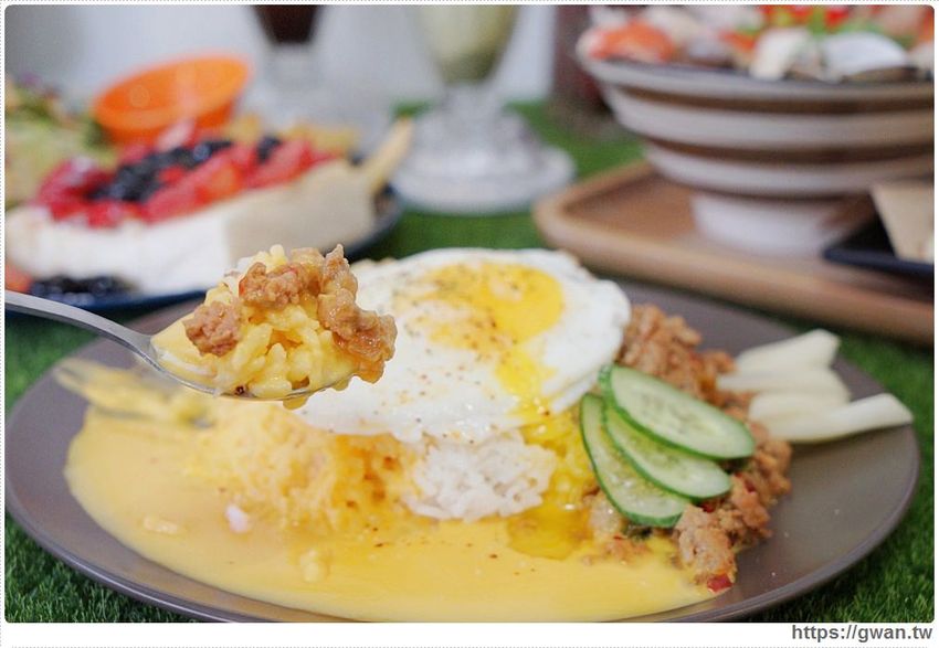 滿滿海鮮看不到底下麵條，澎湃份量一碗居然只要百元，每日限量30份！！