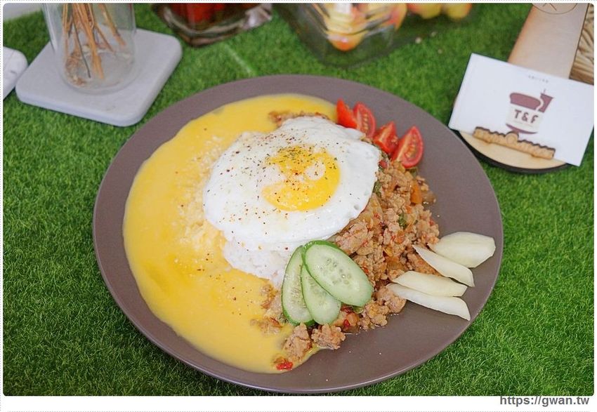 滿滿海鮮看不到底下麵條，澎湃份量一碗居然只要百元，每日限量30份！！