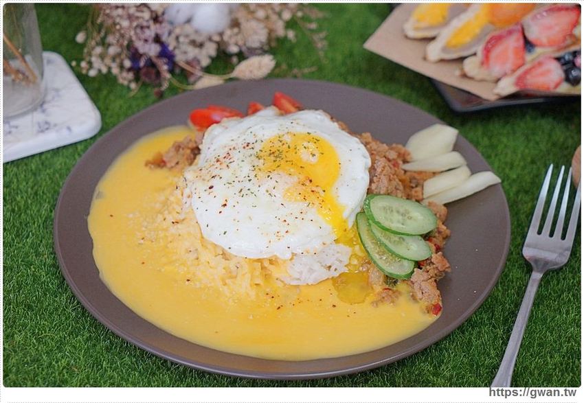 滿滿海鮮看不到底下麵條，澎湃份量一碗居然只要百元，每日限量30份！！