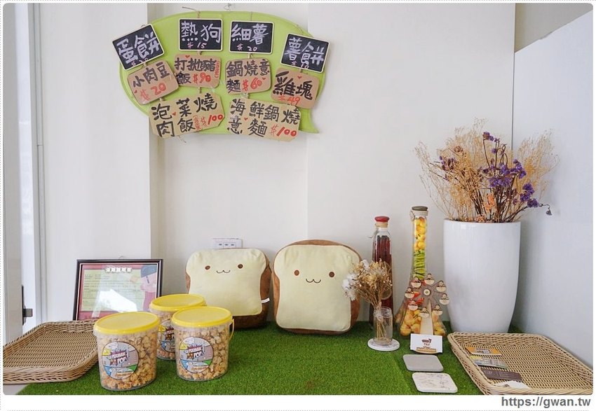 滿滿海鮮看不到底下麵條，澎湃份量一碗居然只要百元，每日限量30份！！