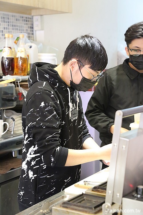 台南美食｜T&F手作吐司-崇明店~不只有爆餡熱壓吐司，還有限量超狂爆料海鮮鍋燒意麵!!早午餐、午食、下午茶新選擇! - 台南好Food遊