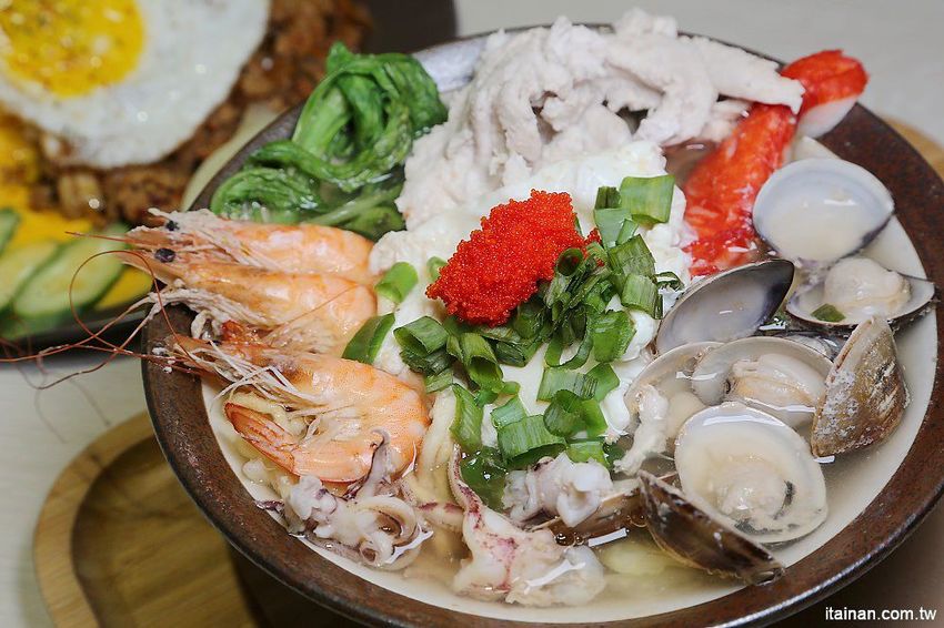 台南美食｜T&F手作吐司-崇明店~不只有爆餡熱壓吐司，還有限量超狂爆料海鮮鍋燒意麵!!早午餐、午食、下午茶新選擇! - 台南好Food遊