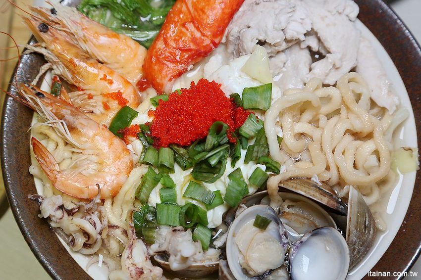 台南美食｜T&F手作吐司-崇明店~不只有爆餡熱壓吐司，還有限量超狂爆料海鮮鍋燒意麵!!早午餐、午食、下午茶新選擇! - 台南好Food遊