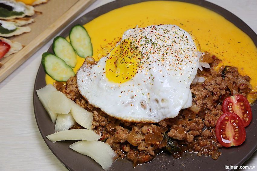 台南美食｜T&F手作吐司-崇明店~不只有爆餡熱壓吐司，還有限量超狂爆料海鮮鍋燒意麵!!早午餐、午食、下午茶新選擇! - 台南好Food遊