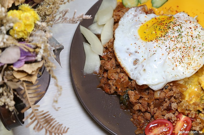 台南美食｜T&F手作吐司-崇明店~不只有爆餡熱壓吐司，還有限量超狂爆料海鮮鍋燒意麵!!早午餐、午食、下午茶新選擇! - 台南好Food遊