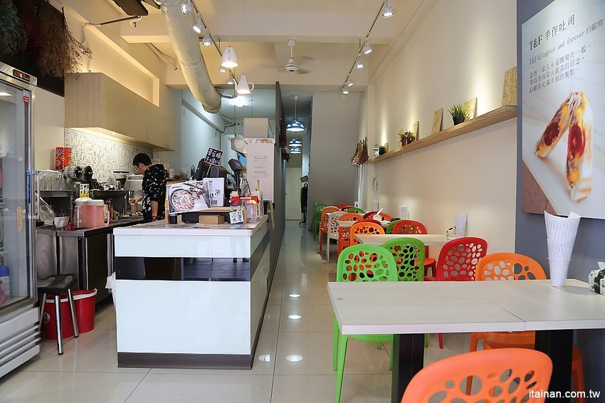 台南美食｜T&F手作吐司-崇明店~不只有爆餡熱壓吐司，還有限量超狂爆料海鮮鍋燒意麵!!早午餐、午食、下午茶新選擇! - 台南好Food遊