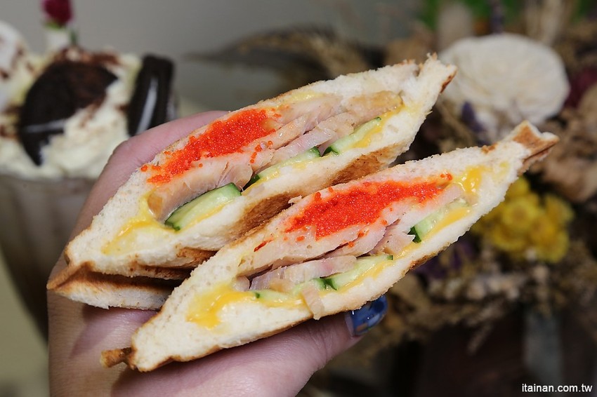 台南美食｜T&F手作吐司-崇明店~不只有爆餡熱壓吐司，還有限量超狂爆料海鮮鍋燒意麵!!早午餐、午食、下午茶新選擇! - 台南好Food遊