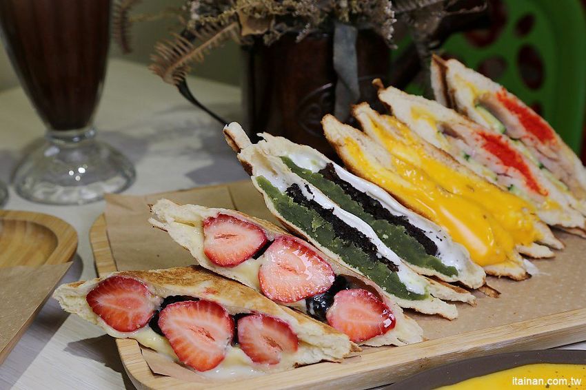 台南美食｜T&F手作吐司-崇明店~不只有爆餡熱壓吐司，還有限量超狂爆料海鮮鍋燒意麵!!早午餐、午食、下午茶新選擇! - 台南好Food遊