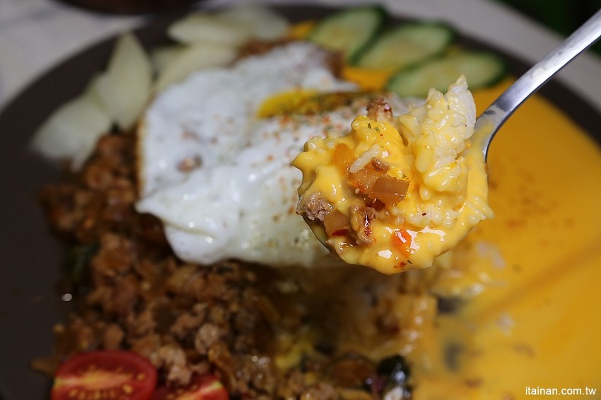 台南美食｜T&F手作吐司-崇明店~不只有爆餡熱壓吐司，還有限量超狂爆料海鮮鍋燒意麵!!早午餐、午食、下午茶新選擇! - 台南好Food遊