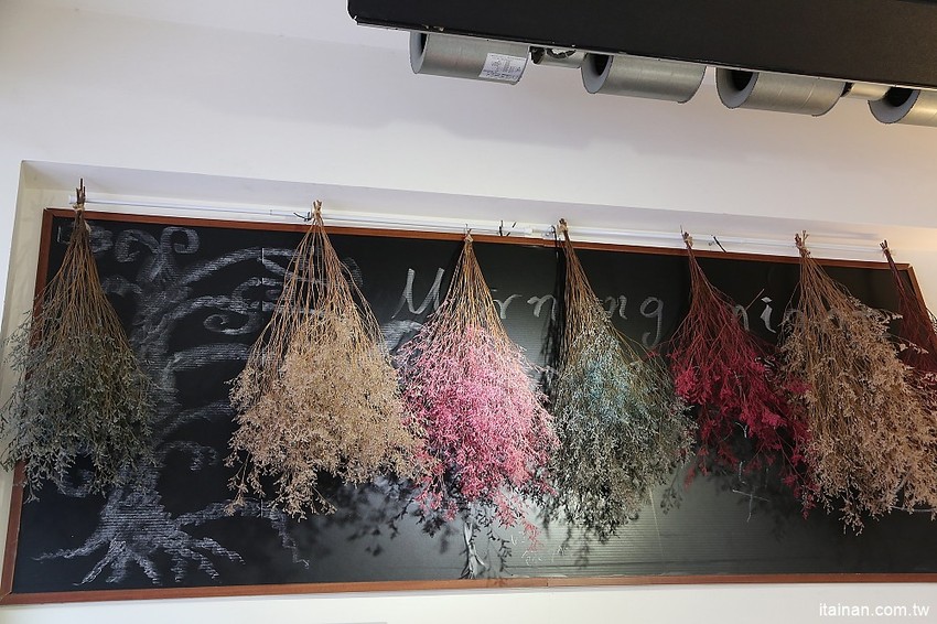 台南美食｜T&F手作吐司-崇明店~不只有爆餡熱壓吐司，還有限量超狂爆料海鮮鍋燒意麵!!早午餐、午食、下午茶新選擇! - 台南好Food遊