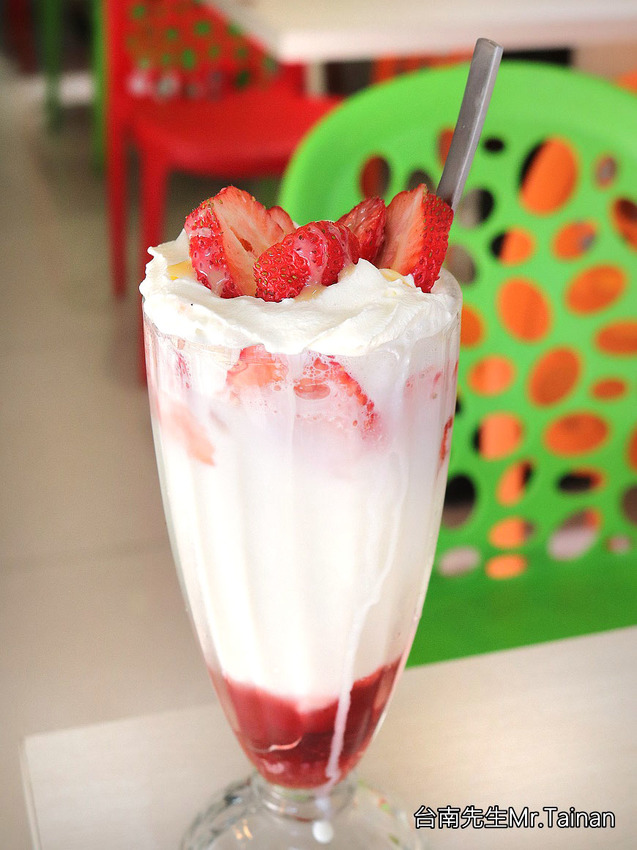 台南熱壓吐司／草莓季限定商品／選用苗栗大湖草莓／每日限量售完為止／全台最多口味的熱壓吐司專賣店