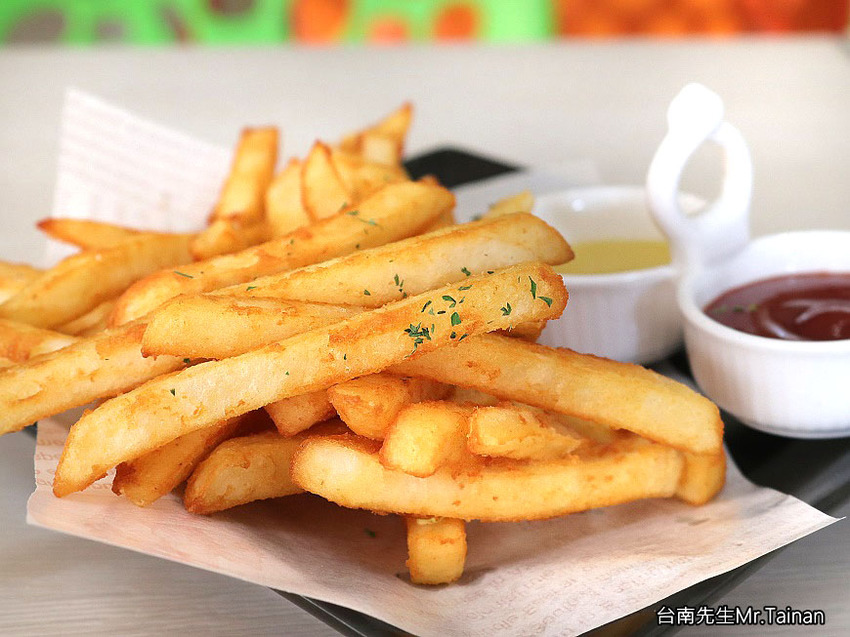 台南熱壓吐司／草莓季限定商品／選用苗栗大湖草莓／每日限量售完為止／全台最多口味的熱壓吐司專賣店