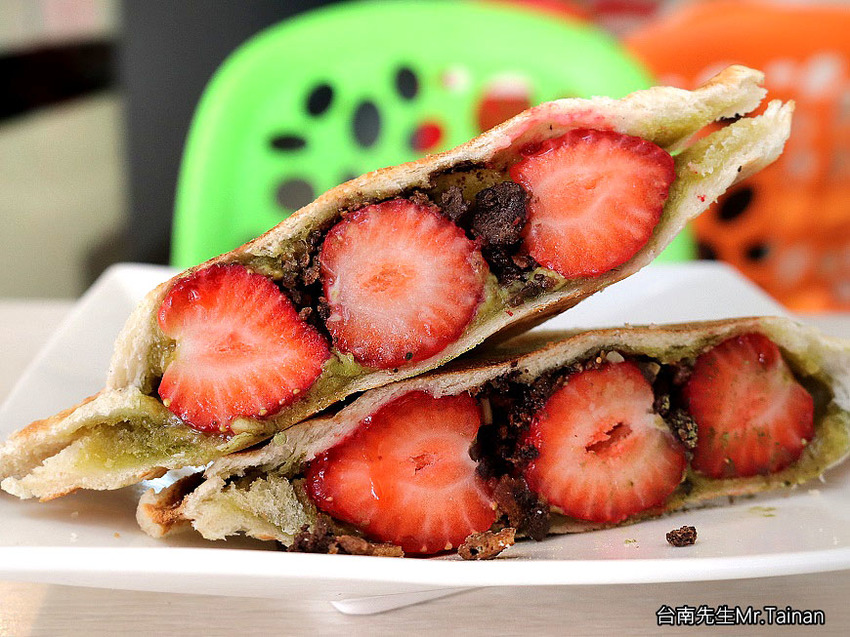 台南熱壓吐司／草莓季限定商品／選用苗栗大湖草莓／每日限量售完為止／全台最多口味的熱壓吐司專賣店