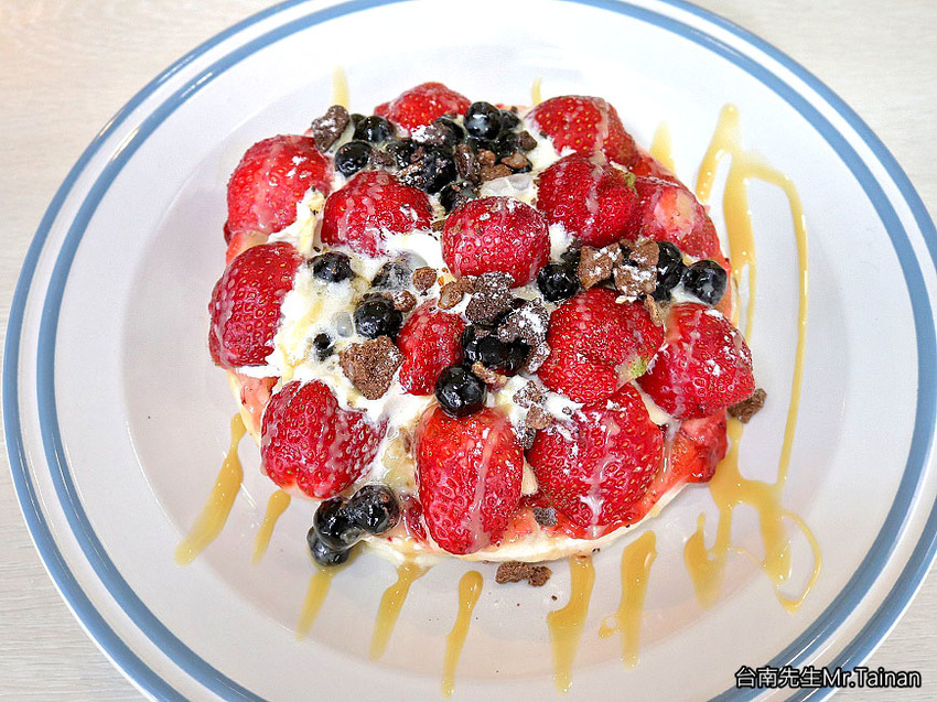 台南熱壓吐司／草莓季限定商品／選用苗栗大湖草莓／每日限量售完為止／全台最多口味的熱壓吐司專賣店