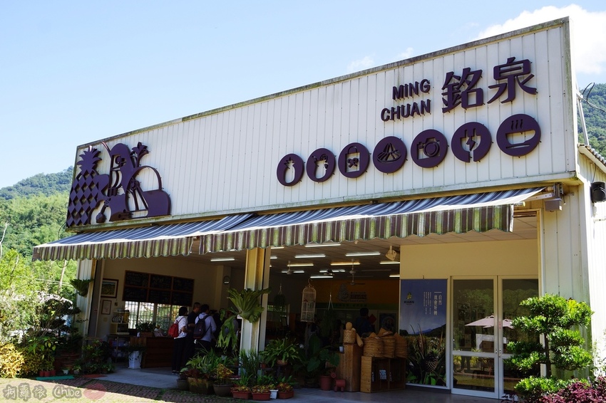 屏東一日遊 185沿山觀光郵輪巴士隨著巴士定點玩透透 親子旅行 山川琉璃吊橋美景➡️隘寮勝利門➡️ 銘泉生態休閒農場Y➡️萬金教堂➡️赤山社區黑搓巧26.JPG