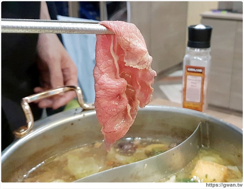 不敢相信！這間火鍋店平日只要99元就能吃三種和牛！挑戰大胃王成功再賺500元