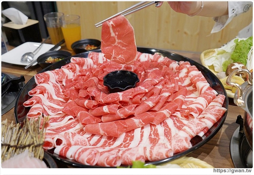 不敢相信！這間火鍋店平日只要99元就能吃三種和牛！挑戰大胃王成功再賺500元