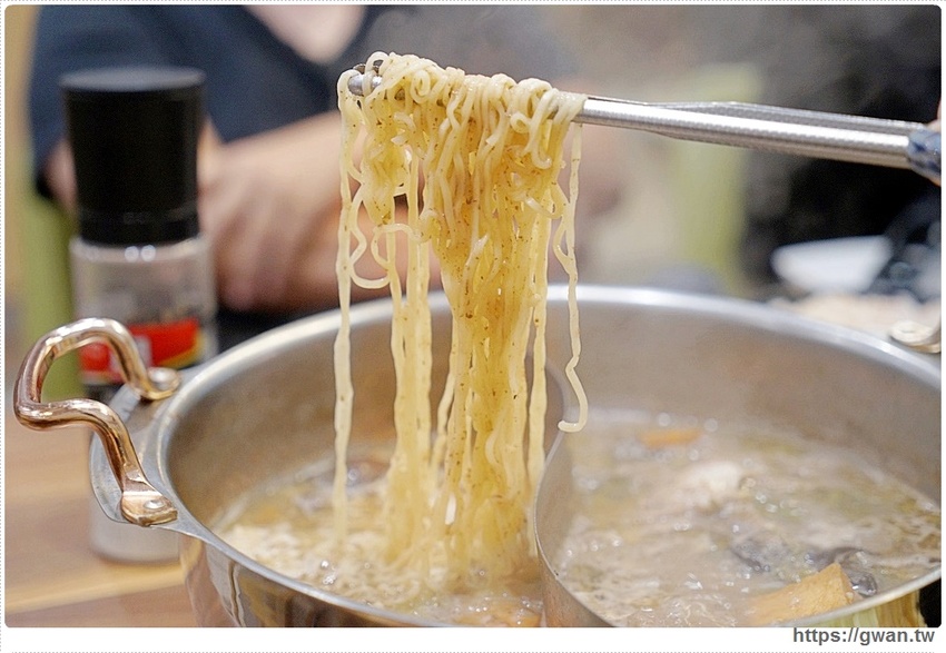 不敢相信！這間火鍋店平日只要99元就能吃三種和牛！挑戰大胃王成功再賺500元