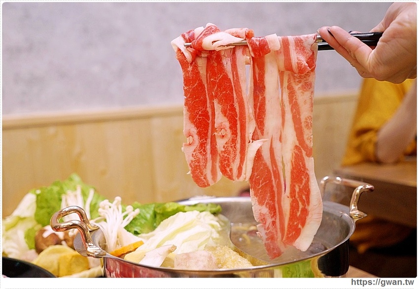 不敢相信！這間火鍋店平日只要99元就能吃三種和牛！挑戰大胃王成功再賺500元