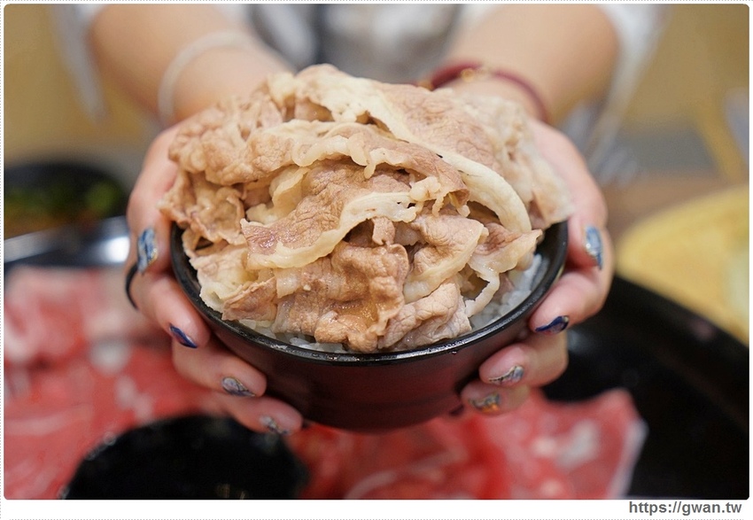 不敢相信！這間火鍋店平日只要99元就能吃三種和牛！挑戰大胃王成功再賺500元