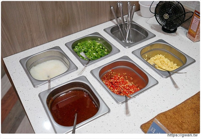 不敢相信！這間火鍋店平日只要99元就能吃三種和牛！挑戰大胃王成功再賺500元