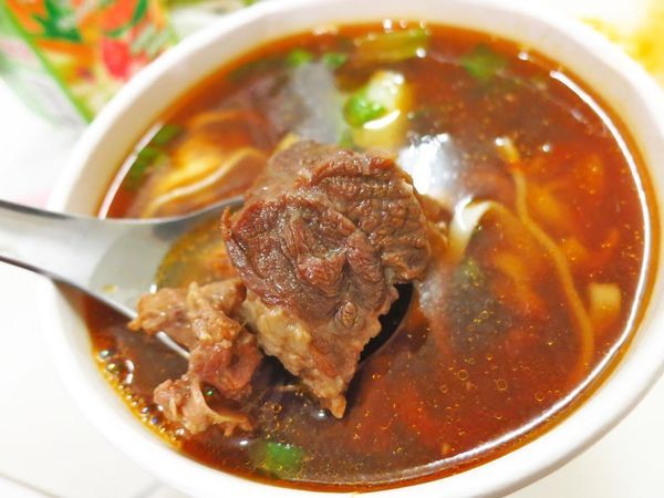 【蘆洲美食】芯麵食-CP值爆表!80元就能吃到美味又大碗的牛肉麵