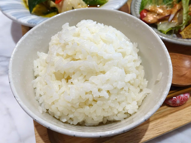 [食記] 新竹。皿富器食 min food。日系風格定食 講究食材的美味餐廳! 好評推薦--泰香咖哩雞菲力、豚骨拉麵&炙燒牛丼(近巨城)