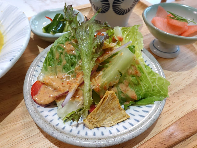 [食記] 新竹。皿富器食 min food。日系風格定食 講究食材的美味餐廳! 好評推薦--泰香咖哩雞菲力、豚骨拉麵&炙燒牛丼(近巨城)
