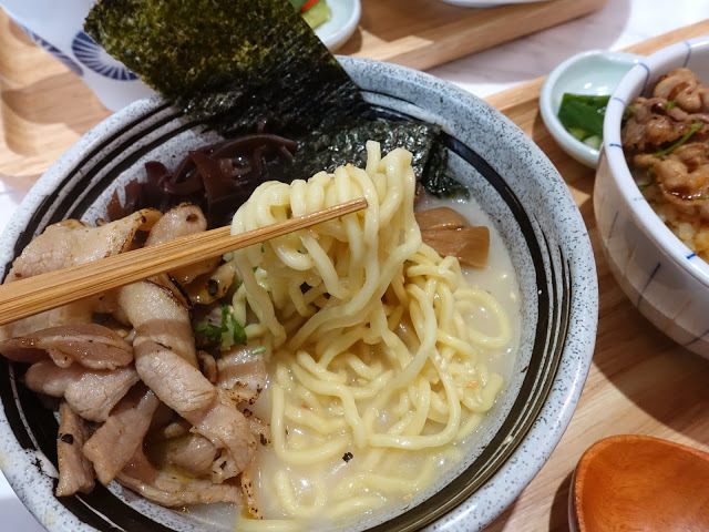 [食記] 新竹。皿富器食 min food。日系風格定食 講究食材的美味餐廳! 好評推薦--泰香咖哩雞菲力、豚骨拉麵&炙燒牛丼(近巨城)