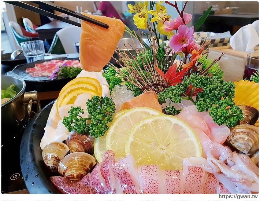 台中首創薑母鴨搬進火鍋店，還可以玩扭蛋！！