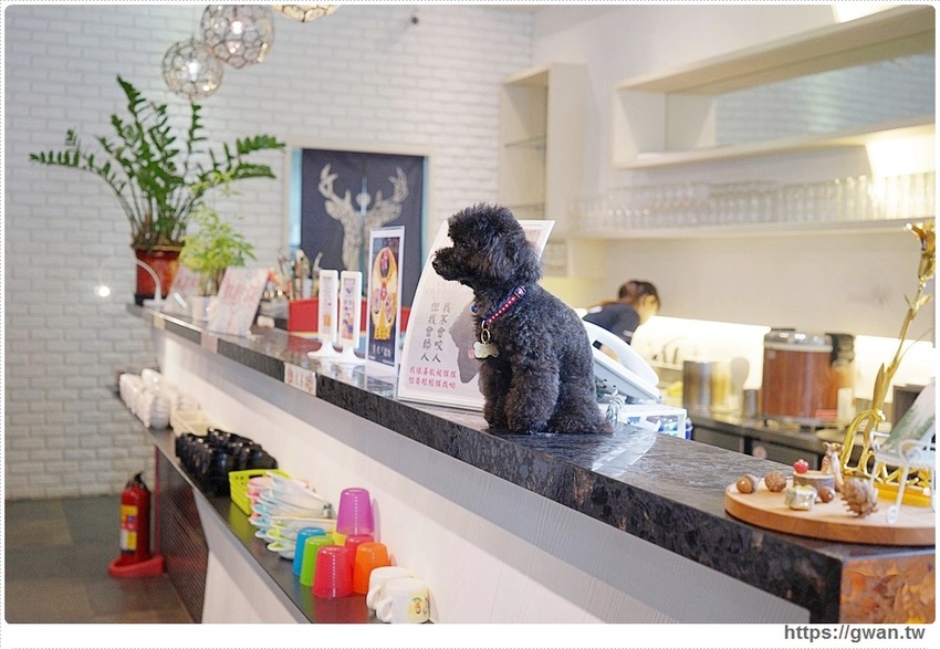 台中首創薑母鴨搬進火鍋店，還可以玩扭蛋！！