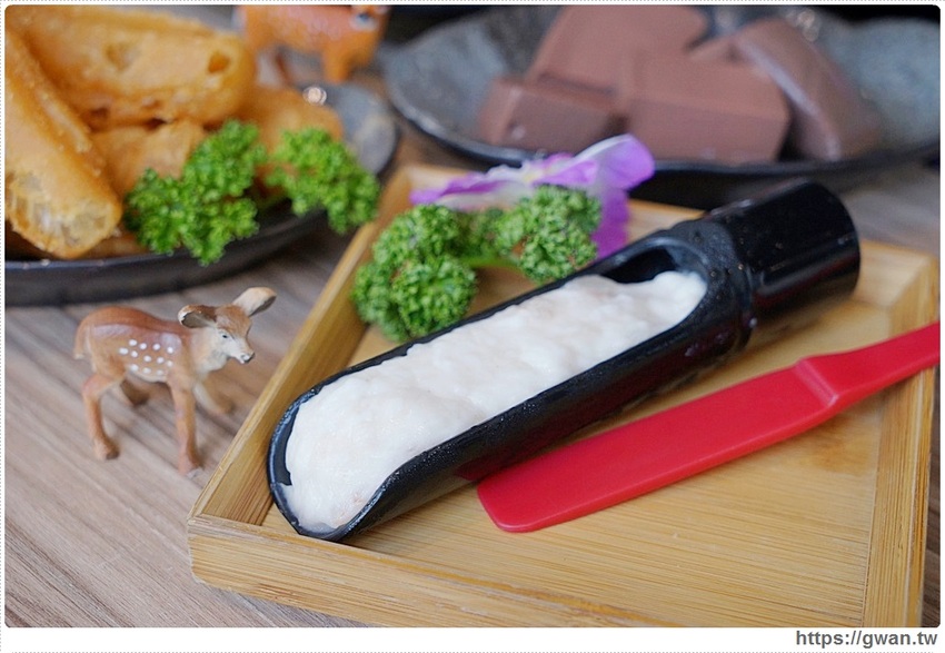 台中首創薑母鴨搬進火鍋店，還可以玩扭蛋！！