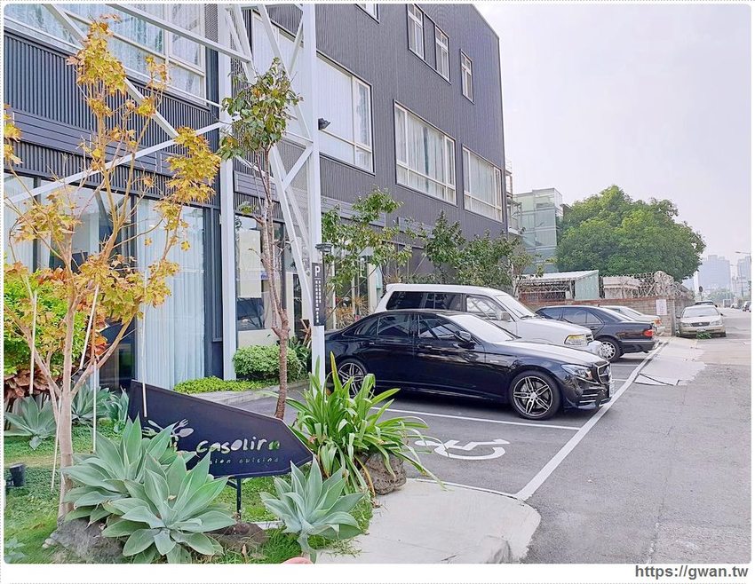 台中首創薑母鴨搬進火鍋店，還可以玩扭蛋！！